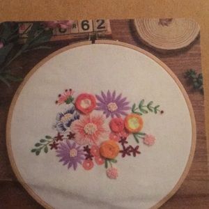 Embroidery Craft Kit, NWT